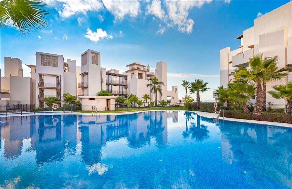 Bahia De La Plata Luxury Apartments Estepona Extérieur photo